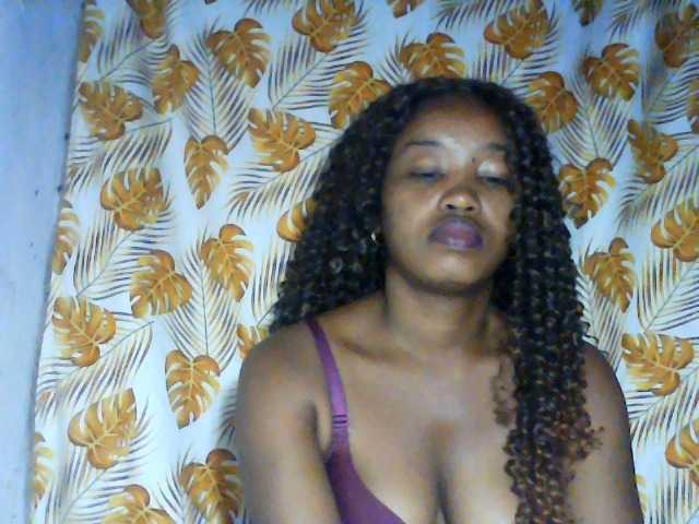 kylie11 live cam on BongaCams