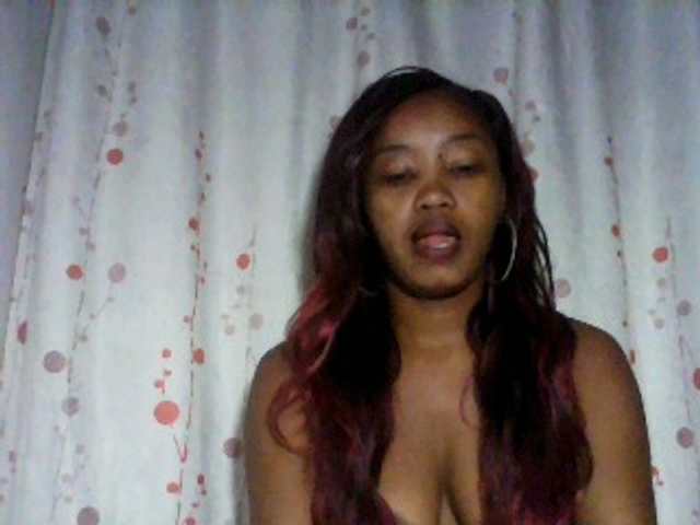 kylie11 live cam on UnifiedCams