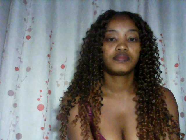 kylie11 live cam on UnifiedCams