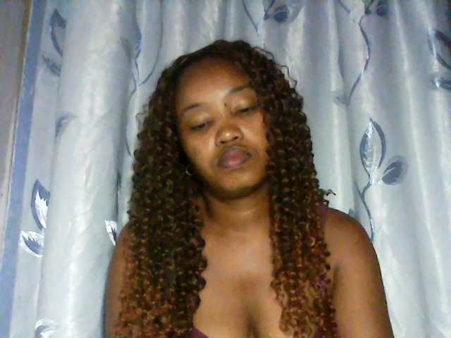 kylie11 live cam on BongaCams