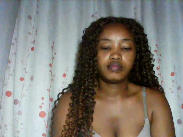 kylie11 live cam on BongaCams