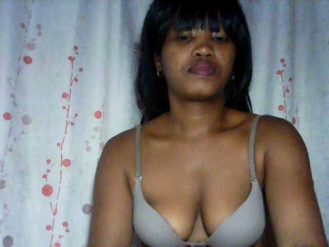 kylie11 live cam on BongaCams
