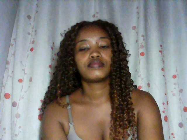 kylie11 live cam on BongaCams