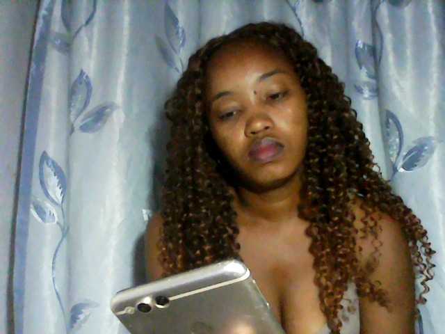 kylie11 live cam on BongaCams