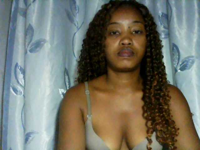 kylie11 live cam on BongaCams