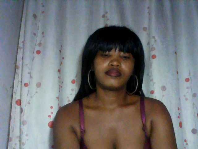 kylie11 live cam on BongaCams