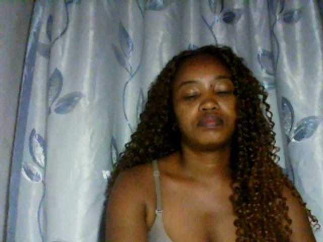 kylie11 live cam on BongaCams