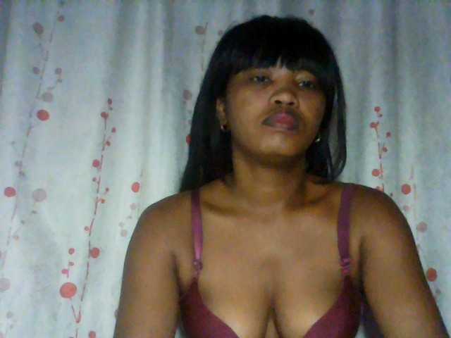 kylie11 live cam on BongaCams