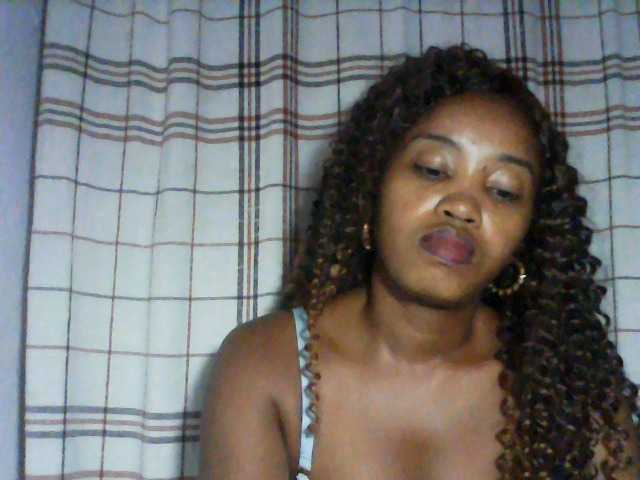 kylie11's BongaCams show and profile