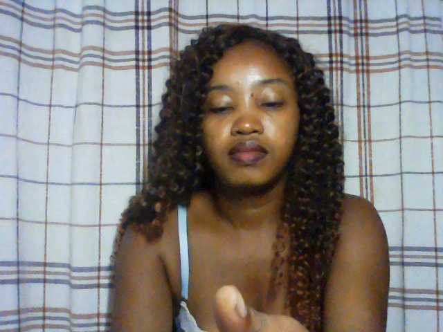 kylie11's BongaCams show and profile