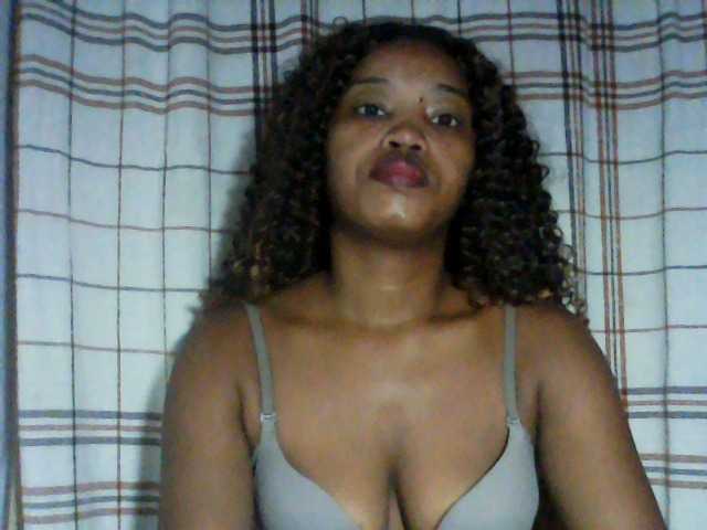 kylie11's BongaCams show and profile