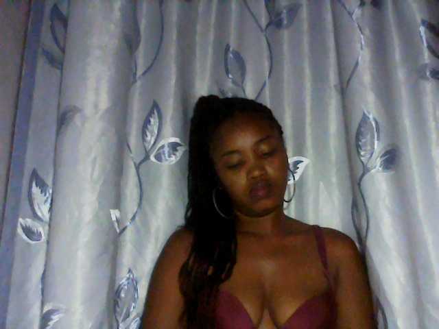 kylie11 live cam on BongaCams