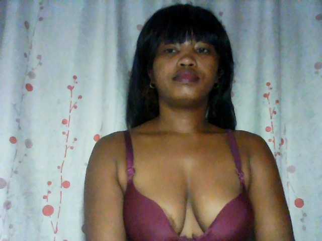 kylie11 live cam on BongaCams
