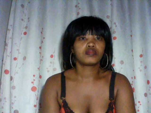 kylie11 live cam on BongaCams