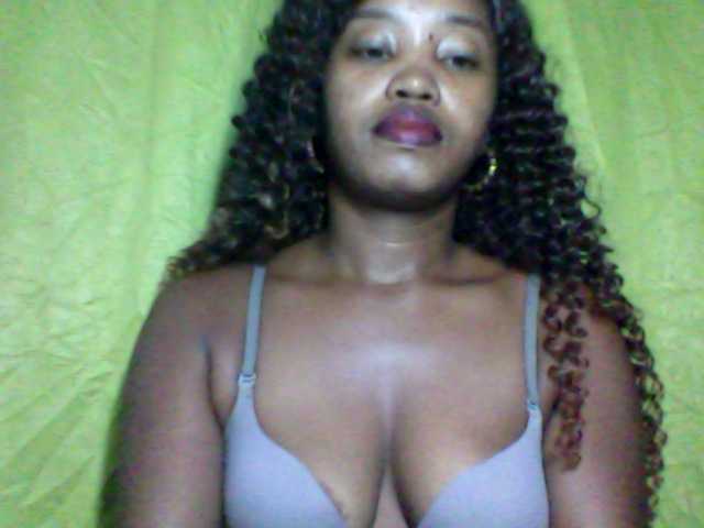 kylie11's BongaCams show and profile