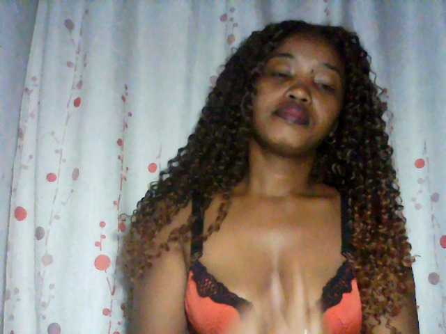 kylie11 live webcam show