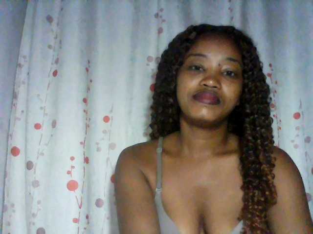 kylie11 live cam on BongaCams