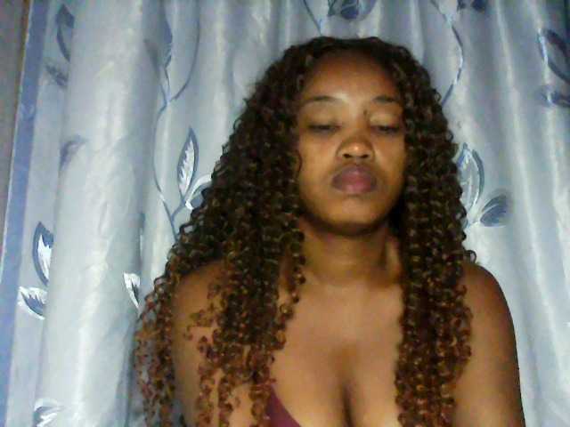 kylie11, en vivo ahora en BongaCams