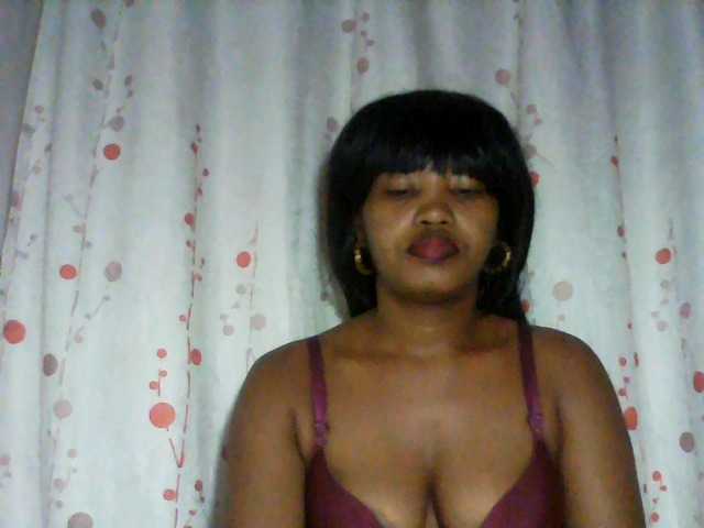 kylie11 live cam on BongaCams