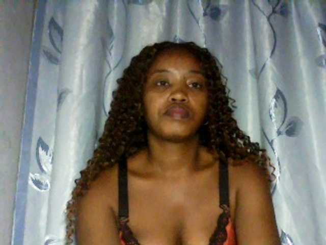 kylie11 live cam on BongaCams