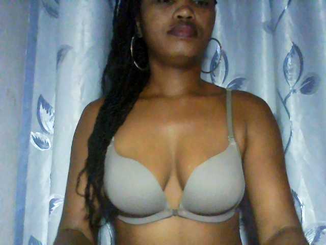 kylie11 live cam on BongaCams