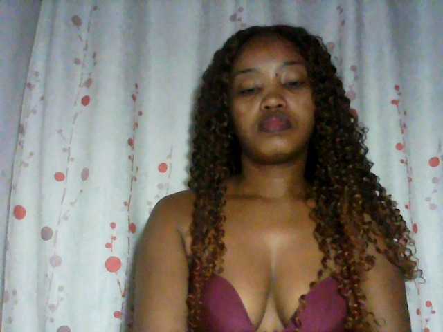 kylie11 live cam on BongaCams