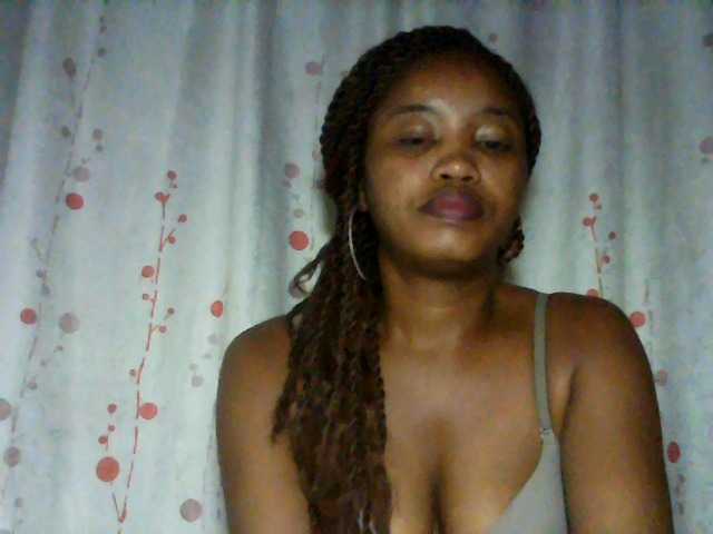 kylie11 live cam on BongaCams