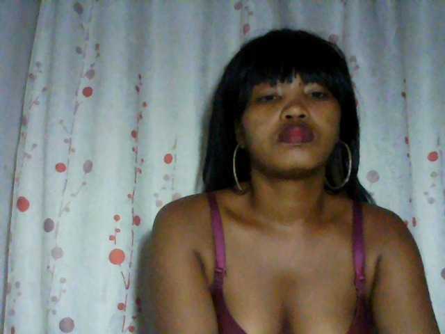 kylie11 live cam on BongaCams