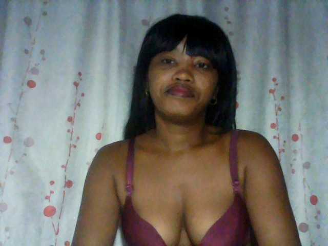le modèle kylie11 est en webcam porno dans un show sur le site bongacams, il possède les tags suivants: Ebony,Redhead,Shaved