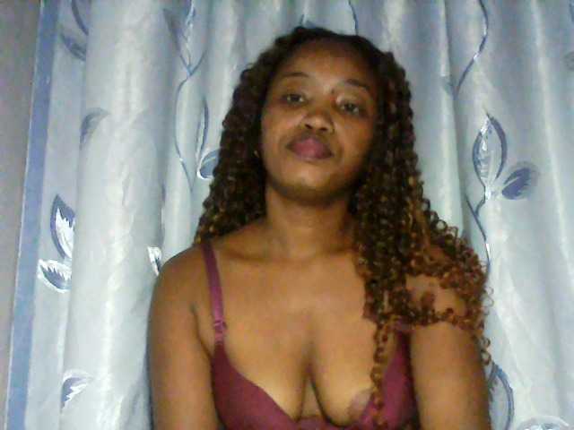 kylie11 live cam on BongaCams