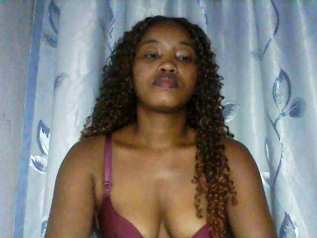 kylie11 webcam bongacams model stream image