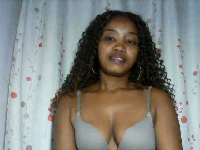 kylie11 live cam on UnifiedCams