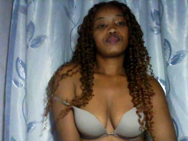kylie11 — live female cam