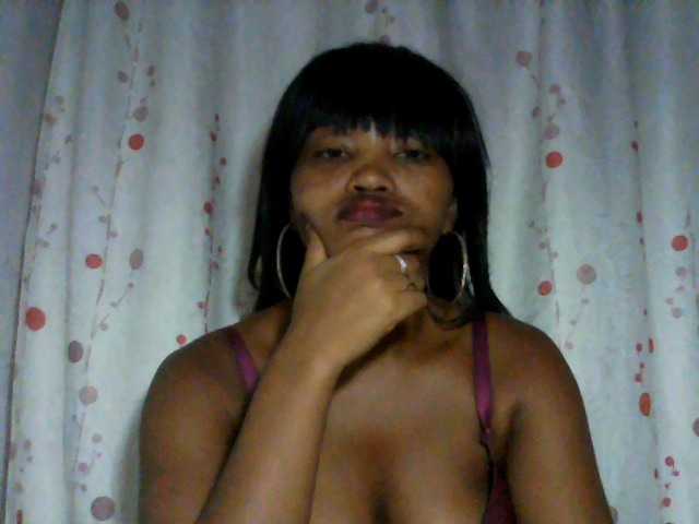 kylie11 live cam on BongaCams