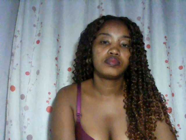 kylie11 live cam on BongaCams