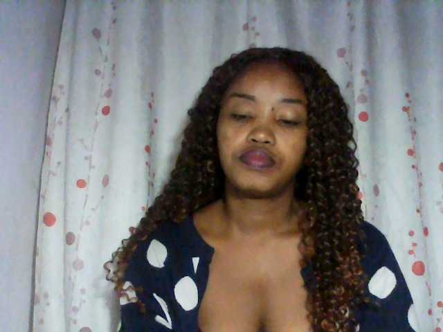 kylie11 live cam on BongaCams