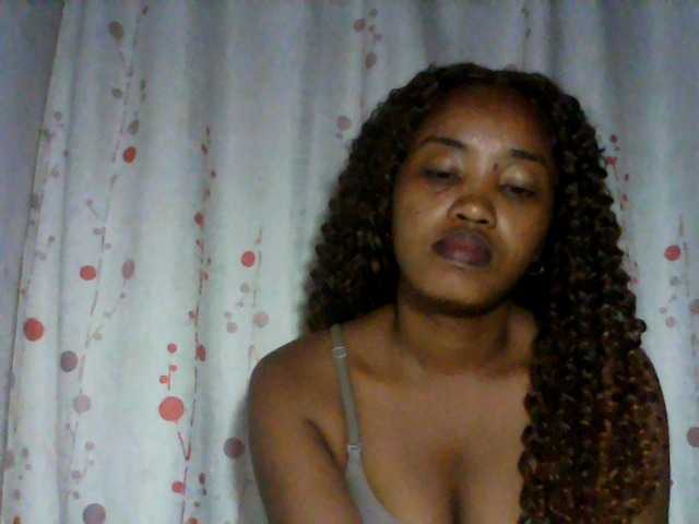 kylie11 live cam on BongaCams