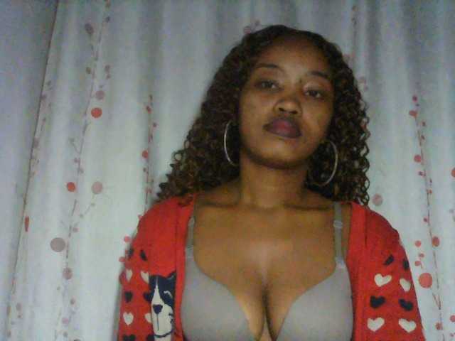 kylie11 live cam on UnifiedCams