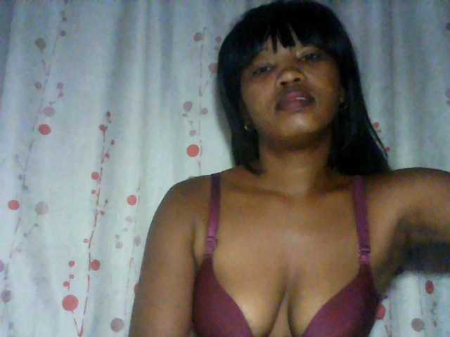 kylie11 live cam on BongaCams