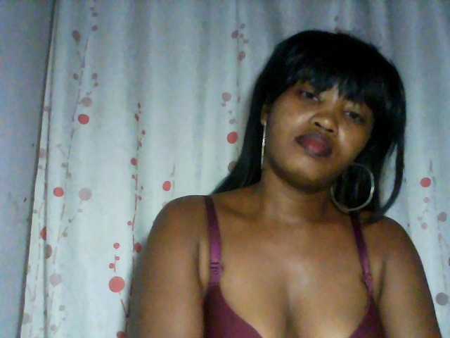 kylie11 live cam on BongaCams