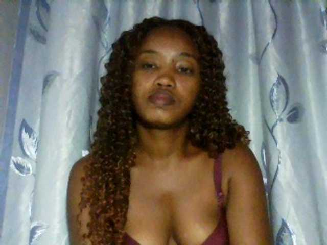 kylie11, live now on BongaCams