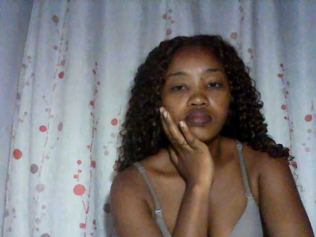 kylie11 live cam on BongaCams