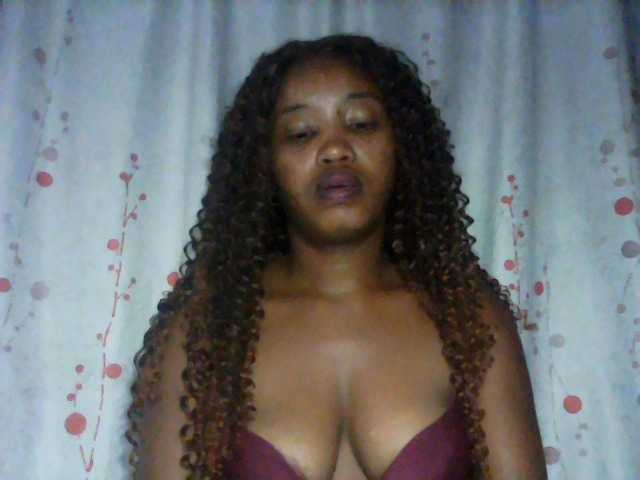 kylie11 live cam on BongaCams
