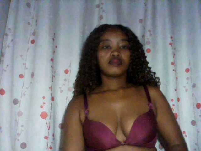 kylie11 live cam on UnifiedCams