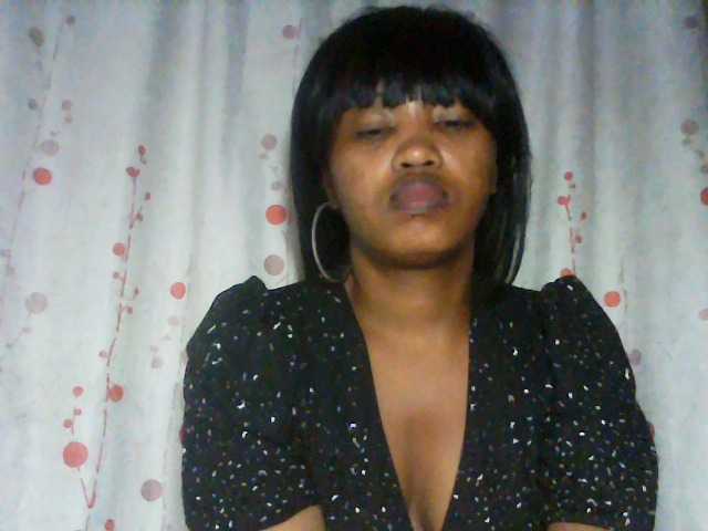 kylie11 live cam on BongaCams