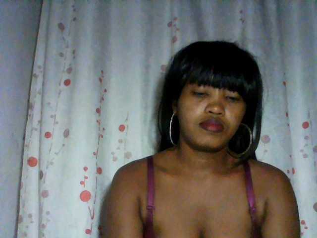 kylie11 live cam on BongaCams