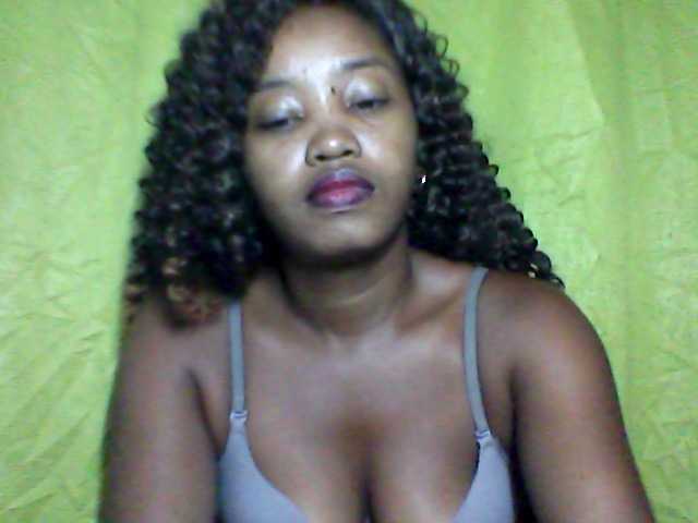 kylie11's BongaCams show and profile