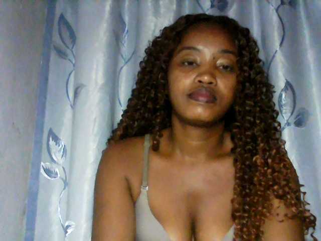 kylie11 live cam on BongaCams