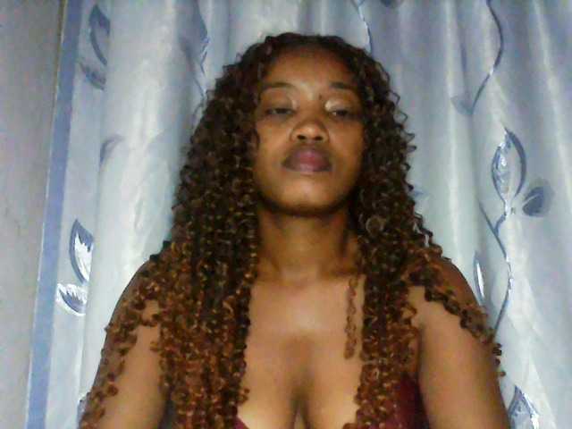 le modèle kylie11 est en webcam porno dans un show sur le site bongacams, il possède les tags suivants: Ebony,Redhead,Shaved