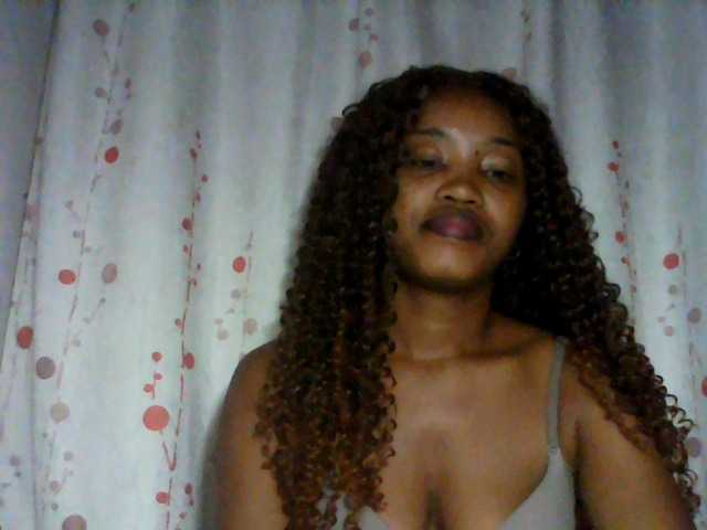 kylie11 live cam on BongaCams